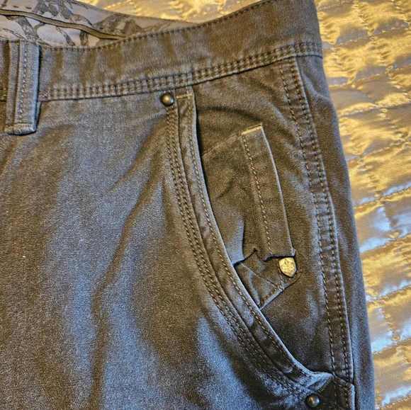 HUGO BOSS regular fit. Size40 - Picture 4 of 8